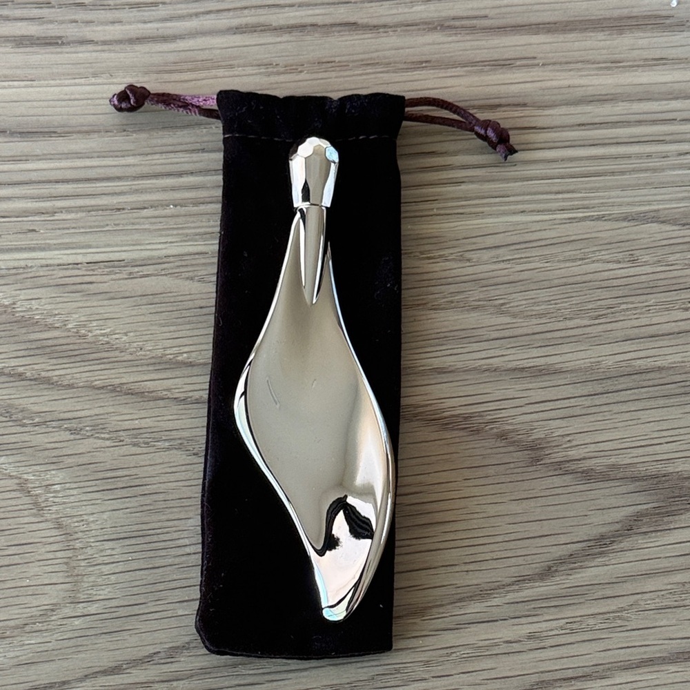 Skincare tool for under eye and depuffing face